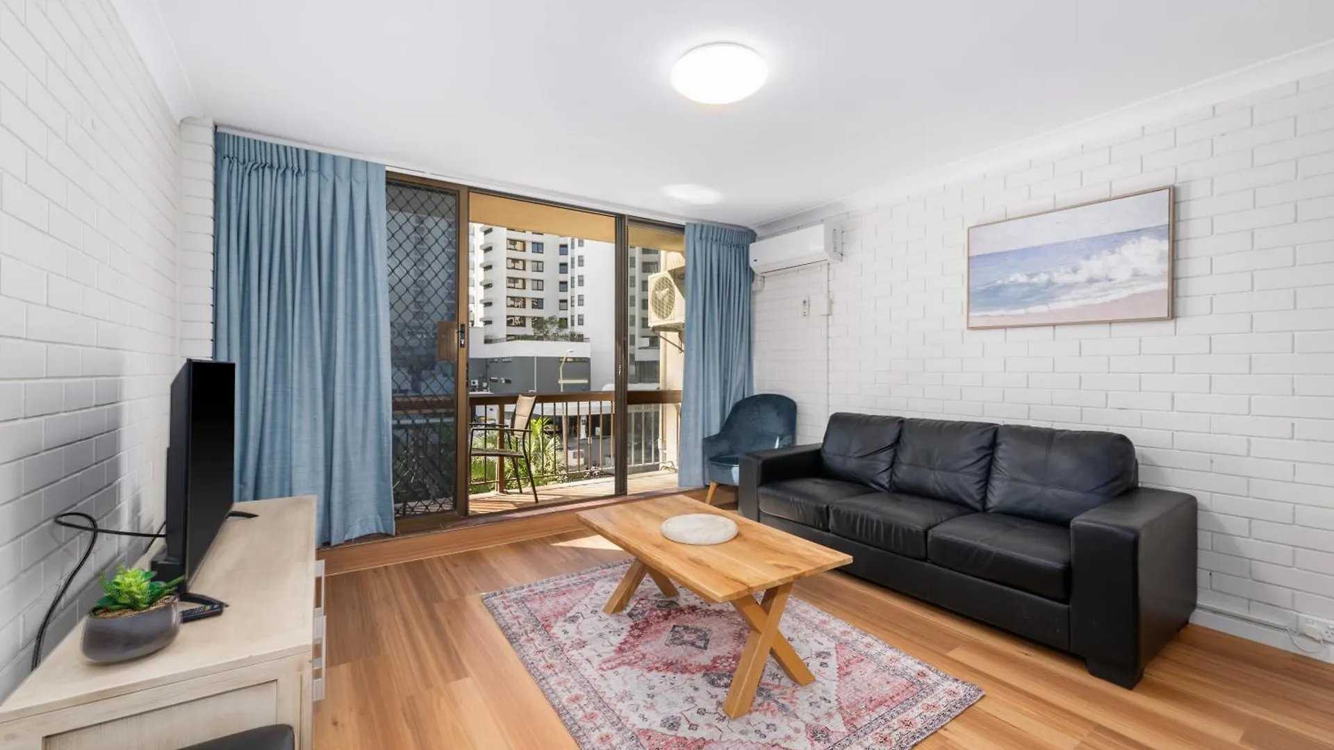 Surfers Paradise- Meters From The Beach! Apartment
