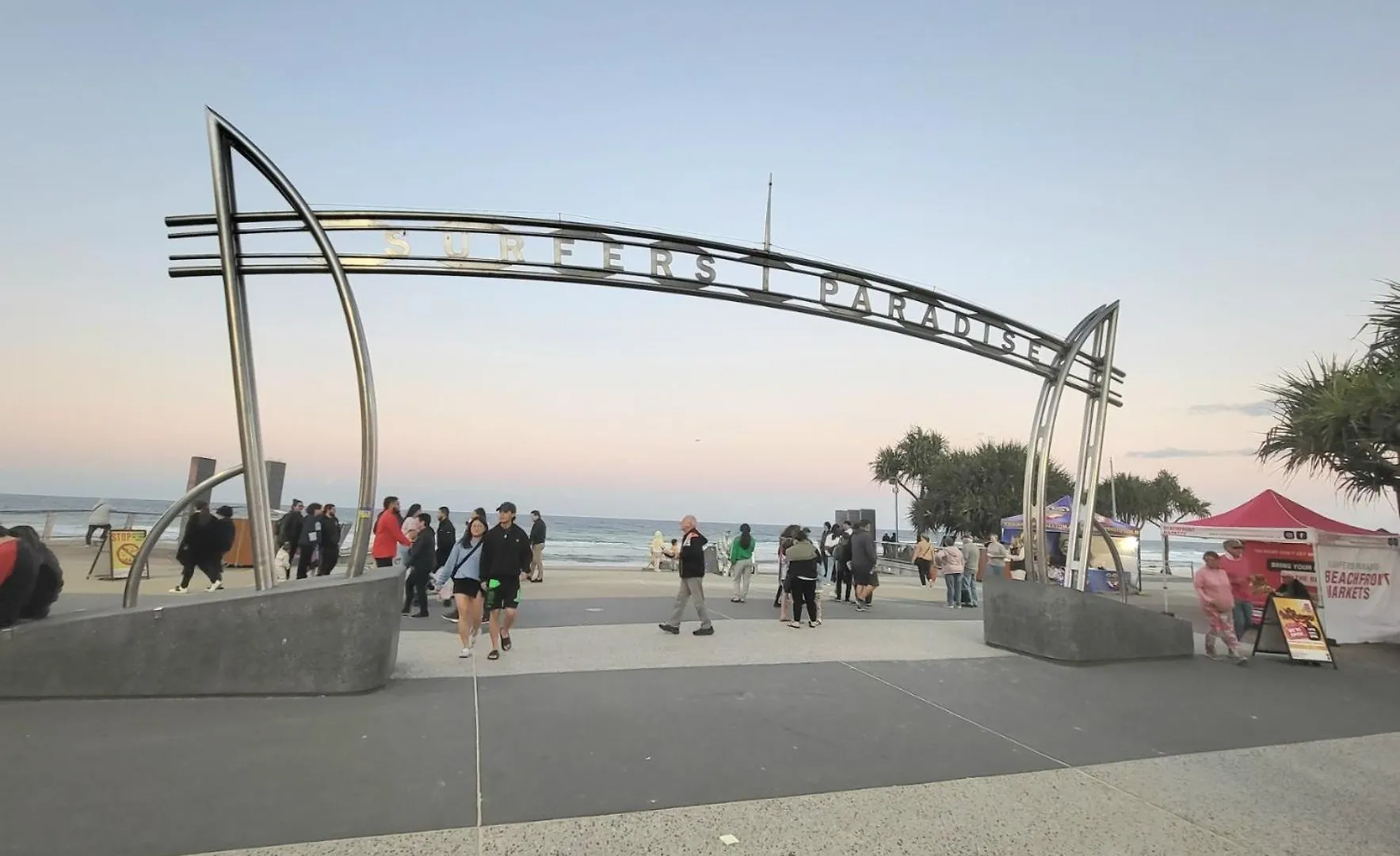 Apartment Beachside In The Heart Of Surfers Paradise - Free Parking *