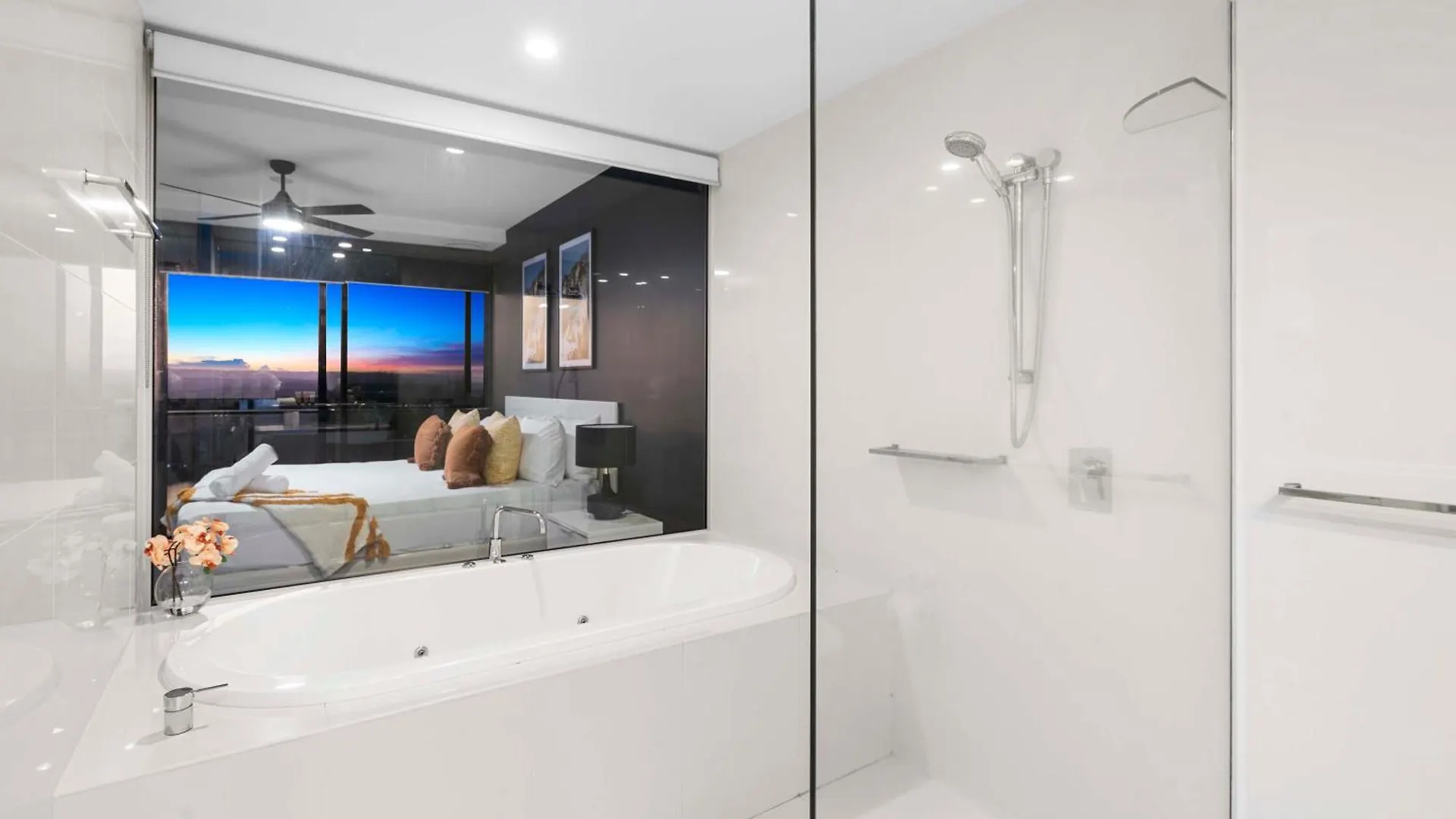 Apartment Circle On Cavill: Hinterland View *