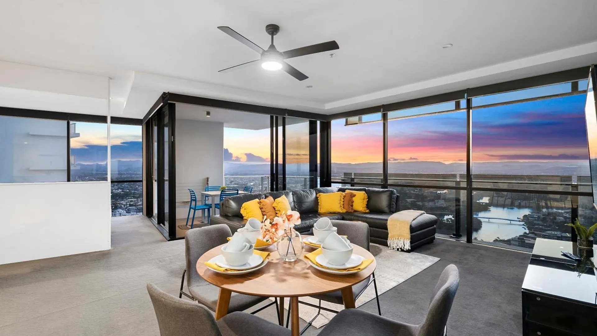 Apartment Circle On Cavill: Hinterland View Gold Coast