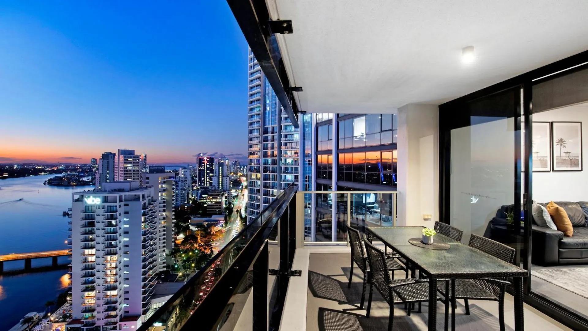 Circle On Cavill: Hinterland View
