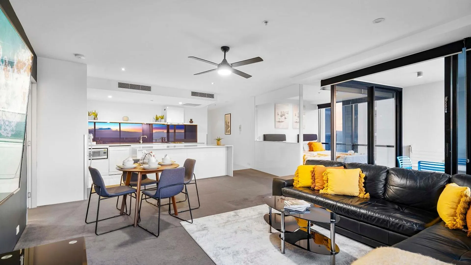 Circle On Cavill: Hinterland View * Gold Coast