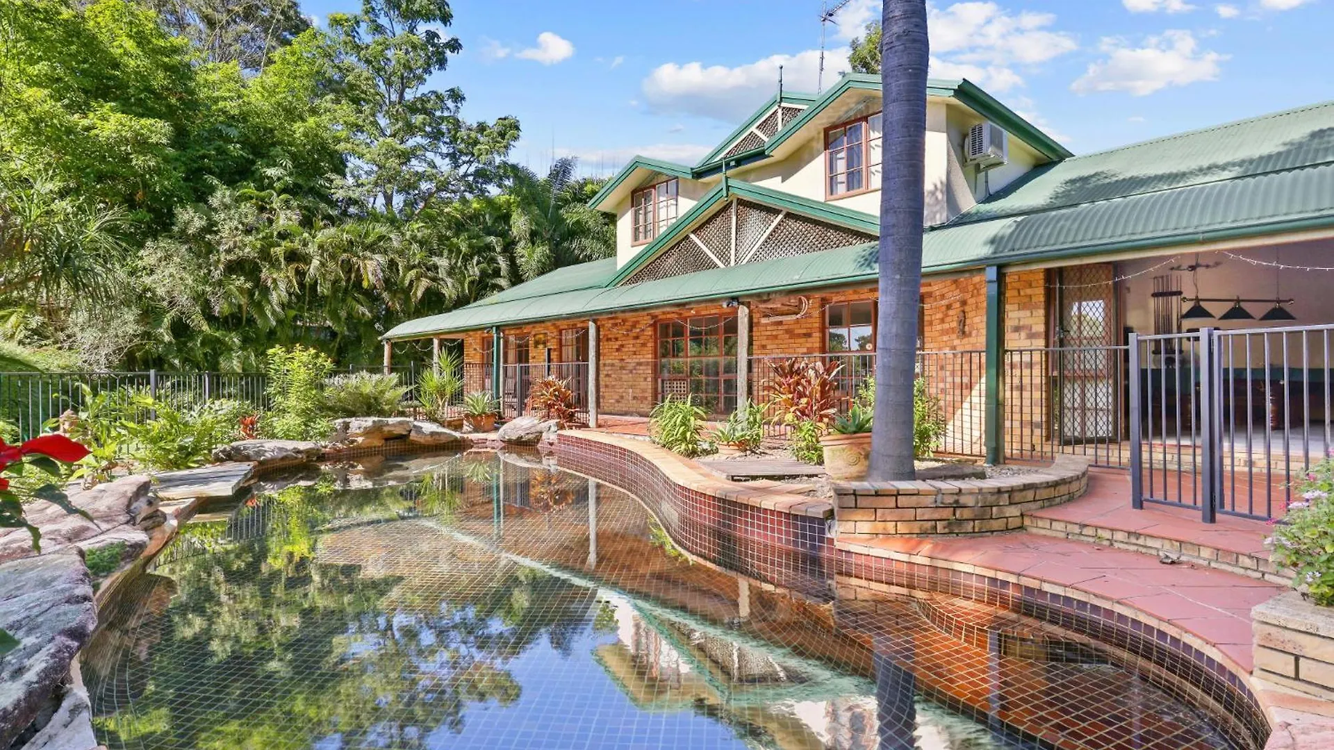 Spacious 4-bed Hinterland Luxury Escape With Pool Holiday home
