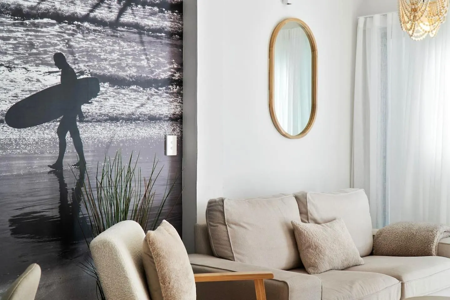The Surfers' Loft - A Calm Coastal Pad By The Apartment