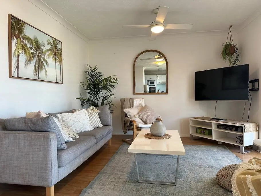 Ocean View Dreaming, Metres To The Beach! *