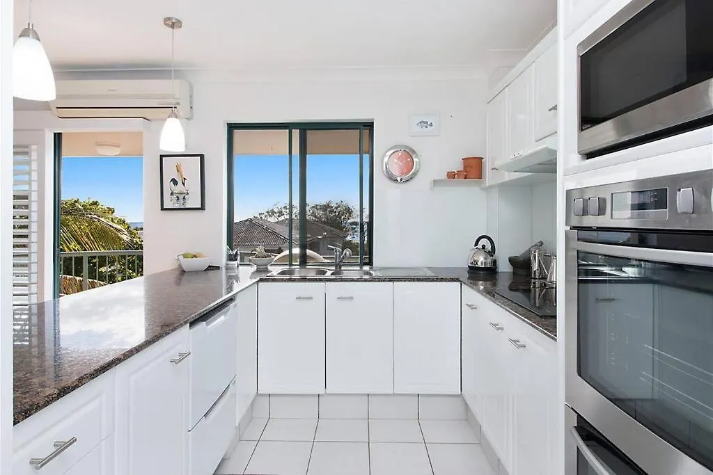 Ocean View Dreaming, Metres To The Beach! Apartment