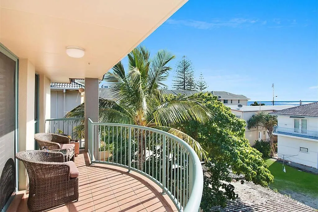 Ocean View Dreaming, Metres To The Beach!