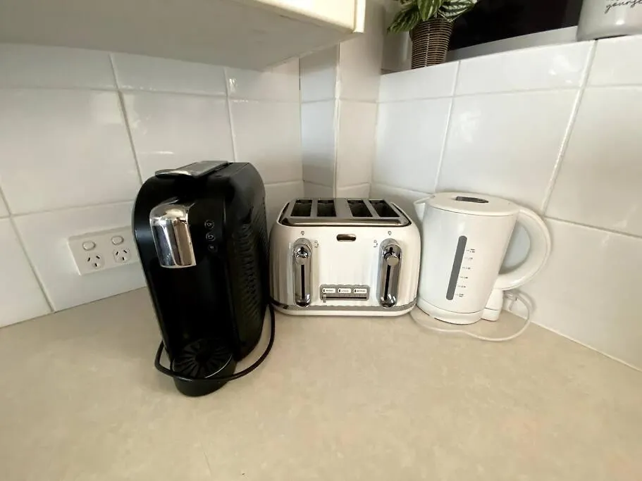 Location, Location! Walk To Anywhere! Apartment Gold Coast