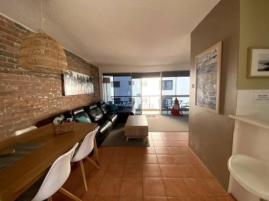 Location, Location! Walk To Anywhere! * Gold Coast