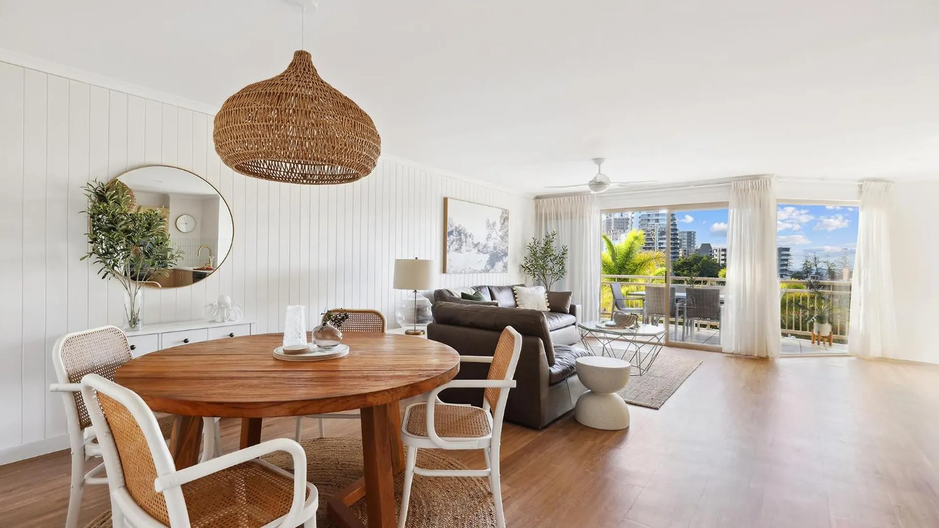 Burleigh Beachside Retreat *