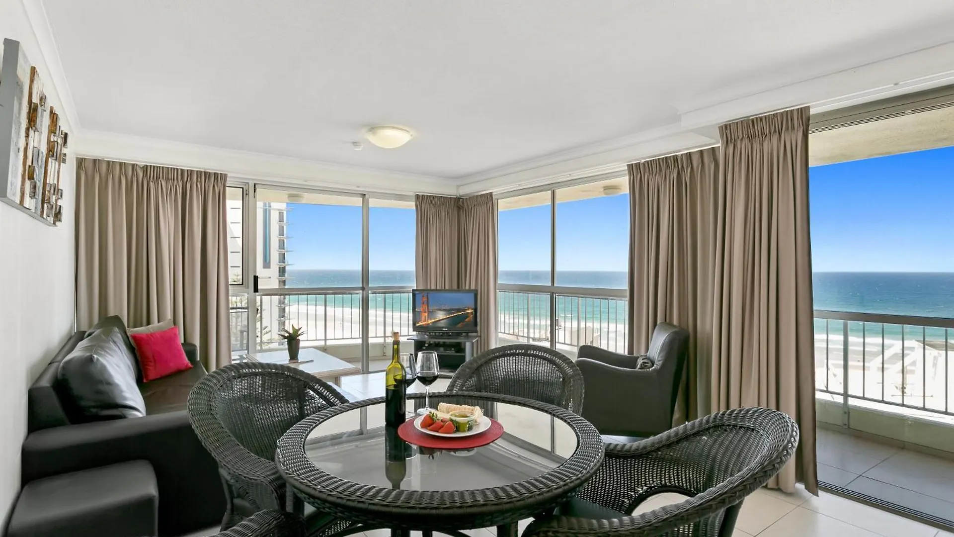 Surfers Beachside Aparthotel
