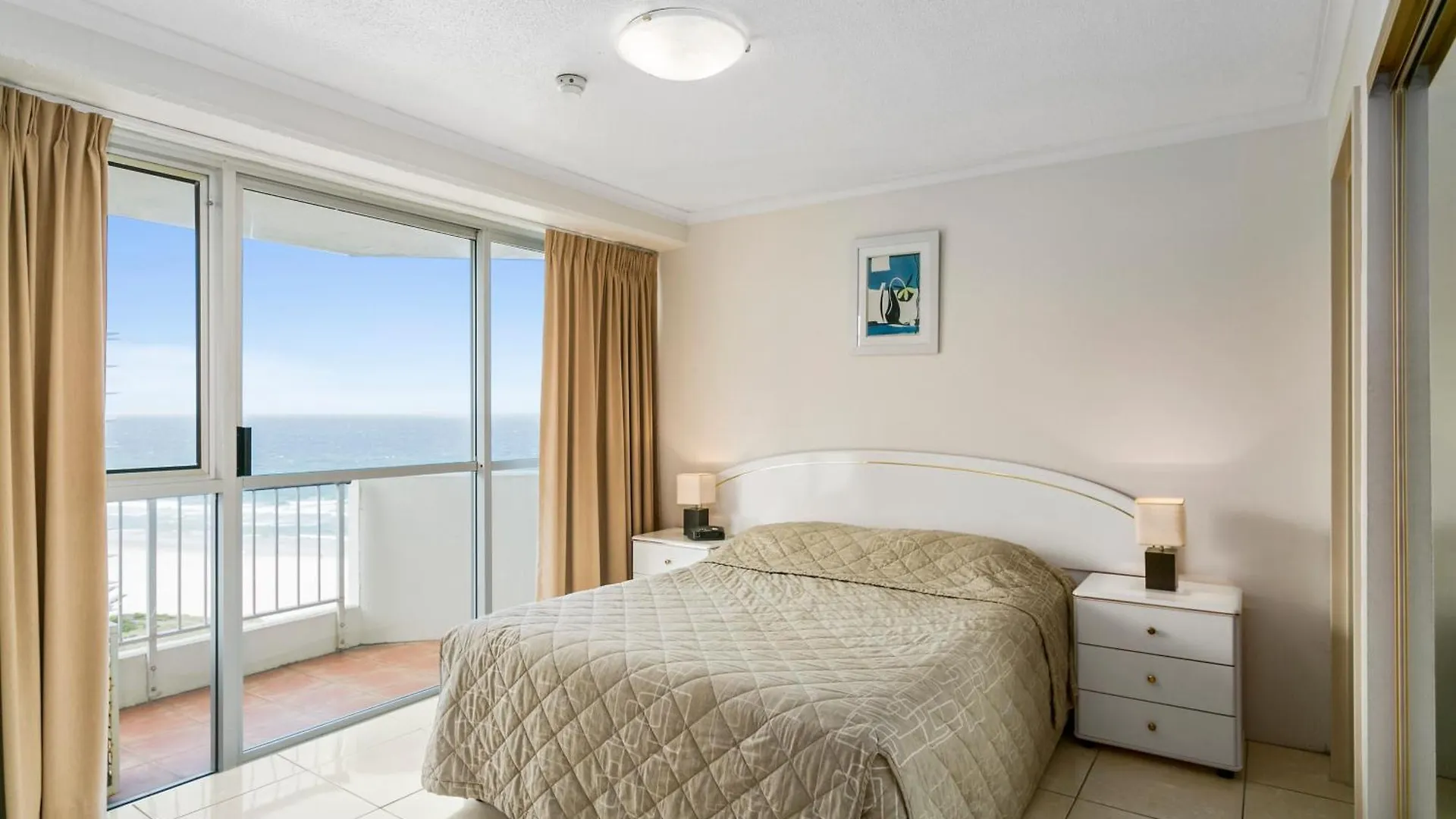 Surfers Beachside Aparthotel Gold Coast