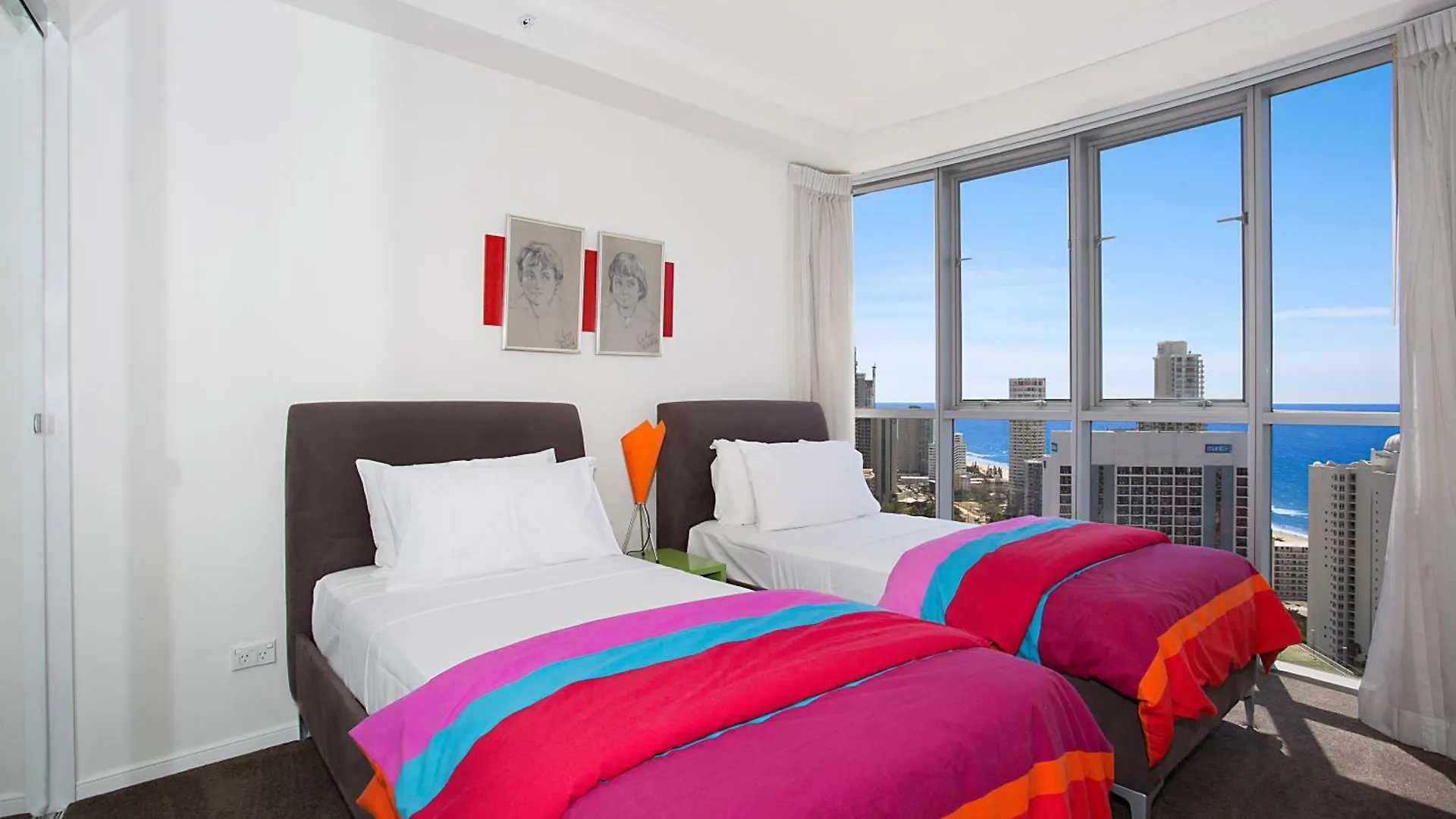 Chevron Renaissance - Hr Surfers Paradise