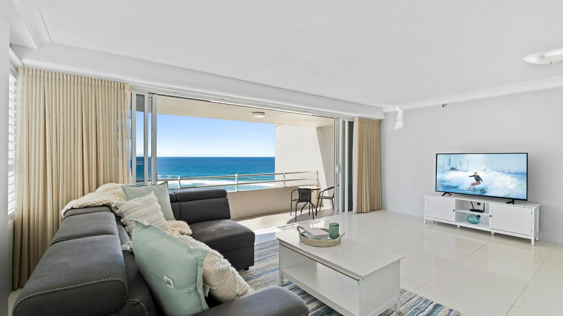 3 Bedroom Ocean View Unit At Zenith In Surfers Paradise - Q Gold Coast