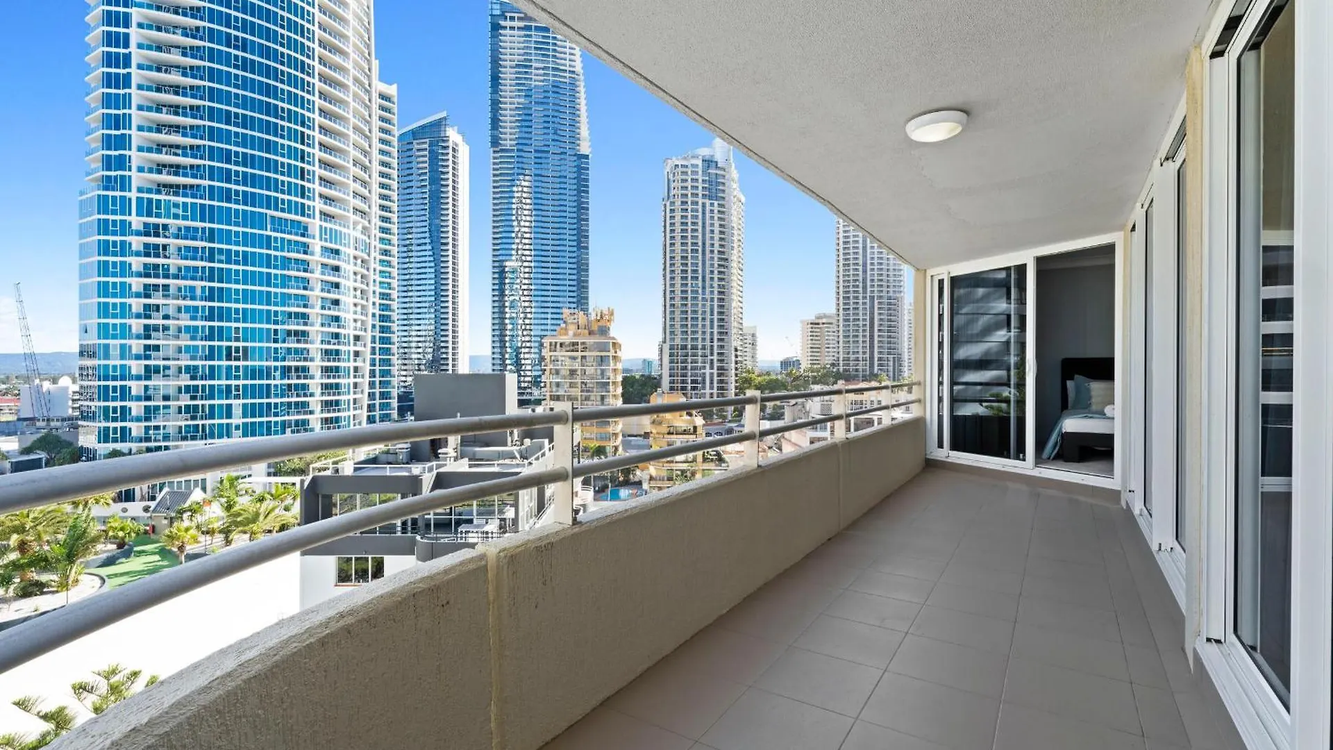 Apartment 3 Bedroom Ocean View Unit At Zenith In Surfers Paradise - Q Gold Coast