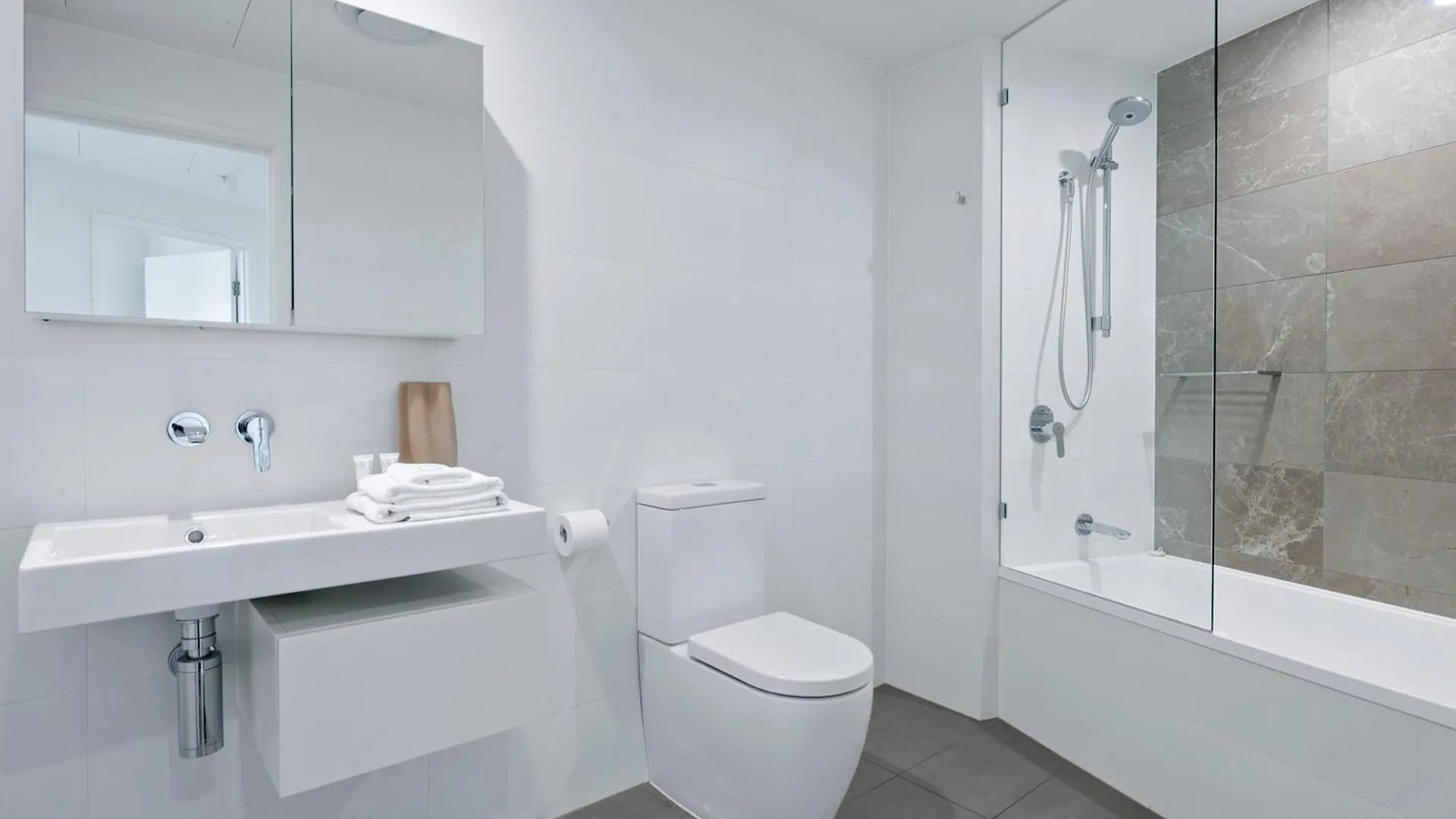 Ruby - Self Contained, Privately Managed * Gold Coast