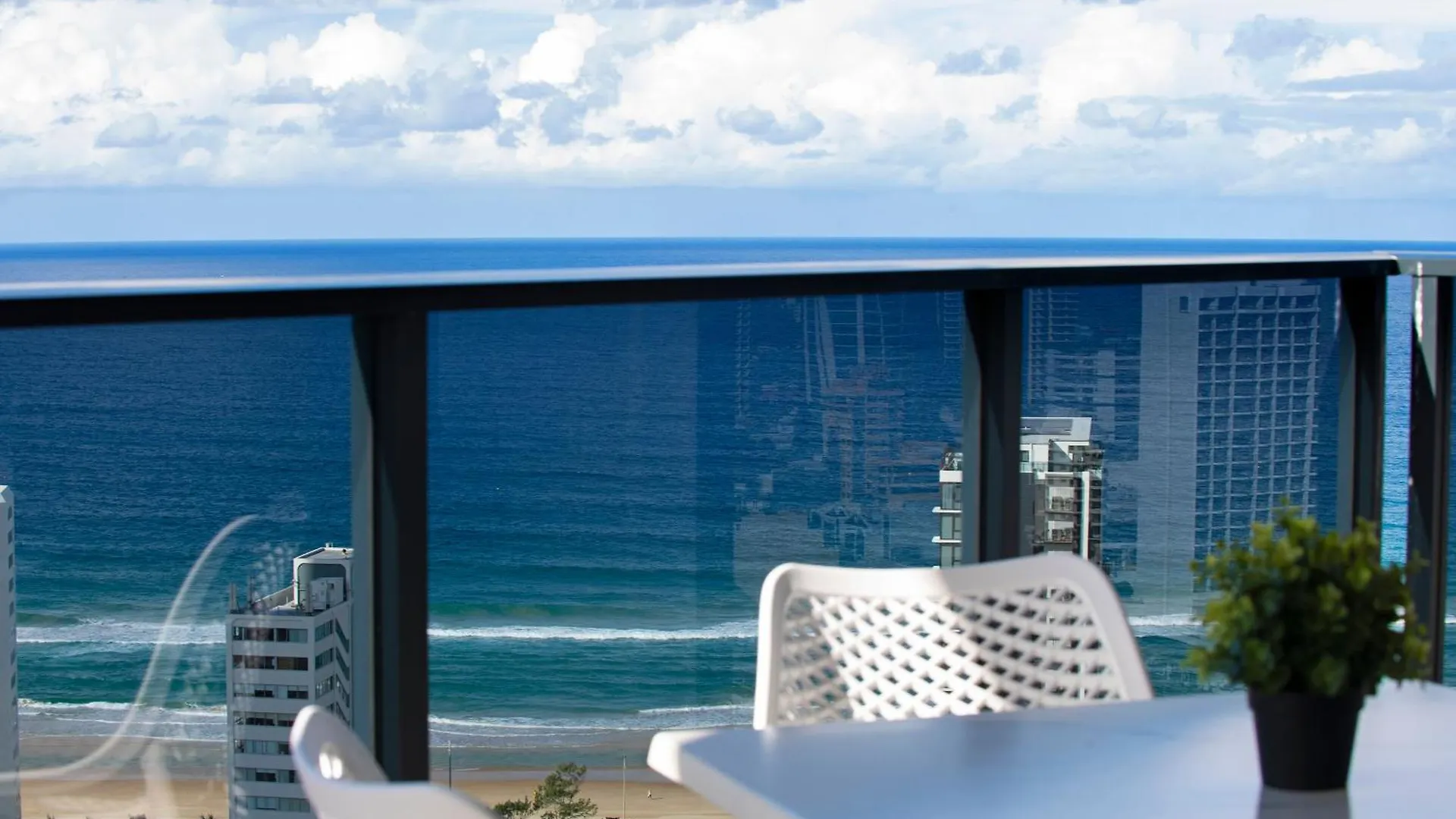Ruby - Self Contained, Privately Managed * Gold Coast