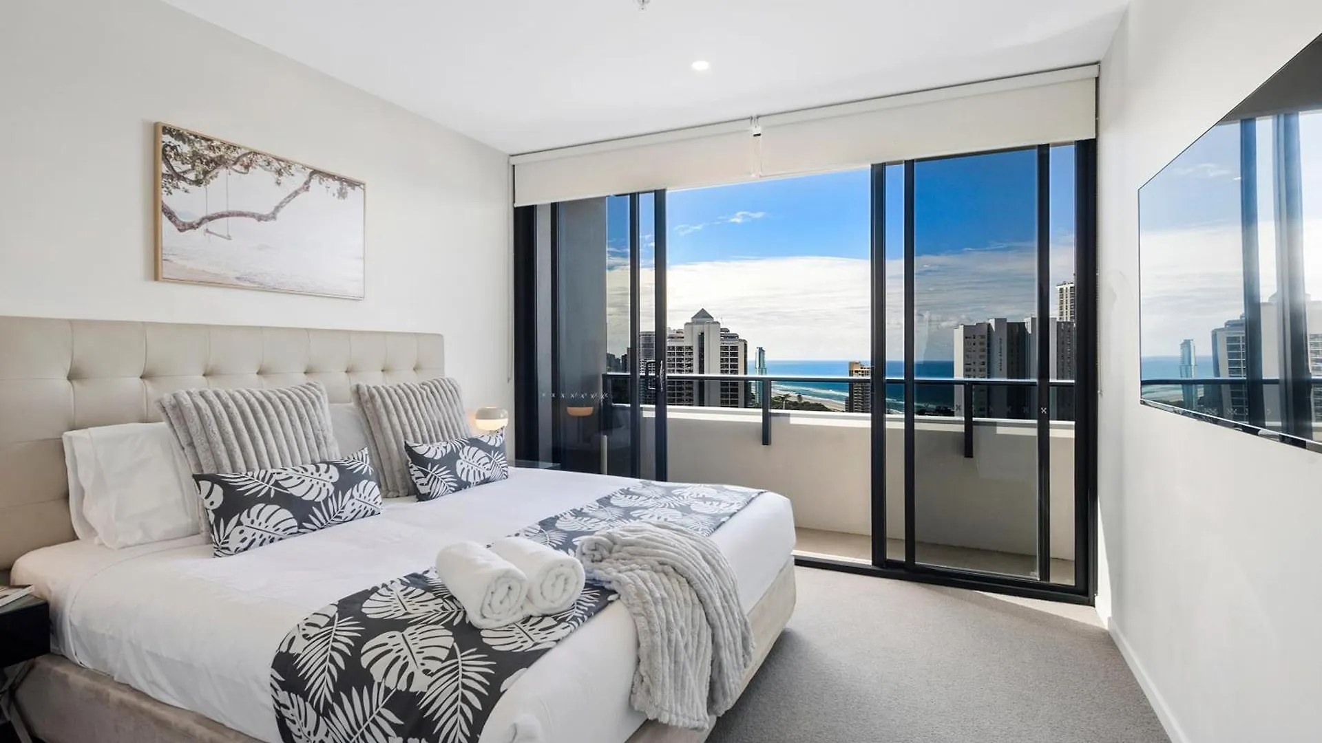 Ruby - Self Contained, Privately Managed Apartment