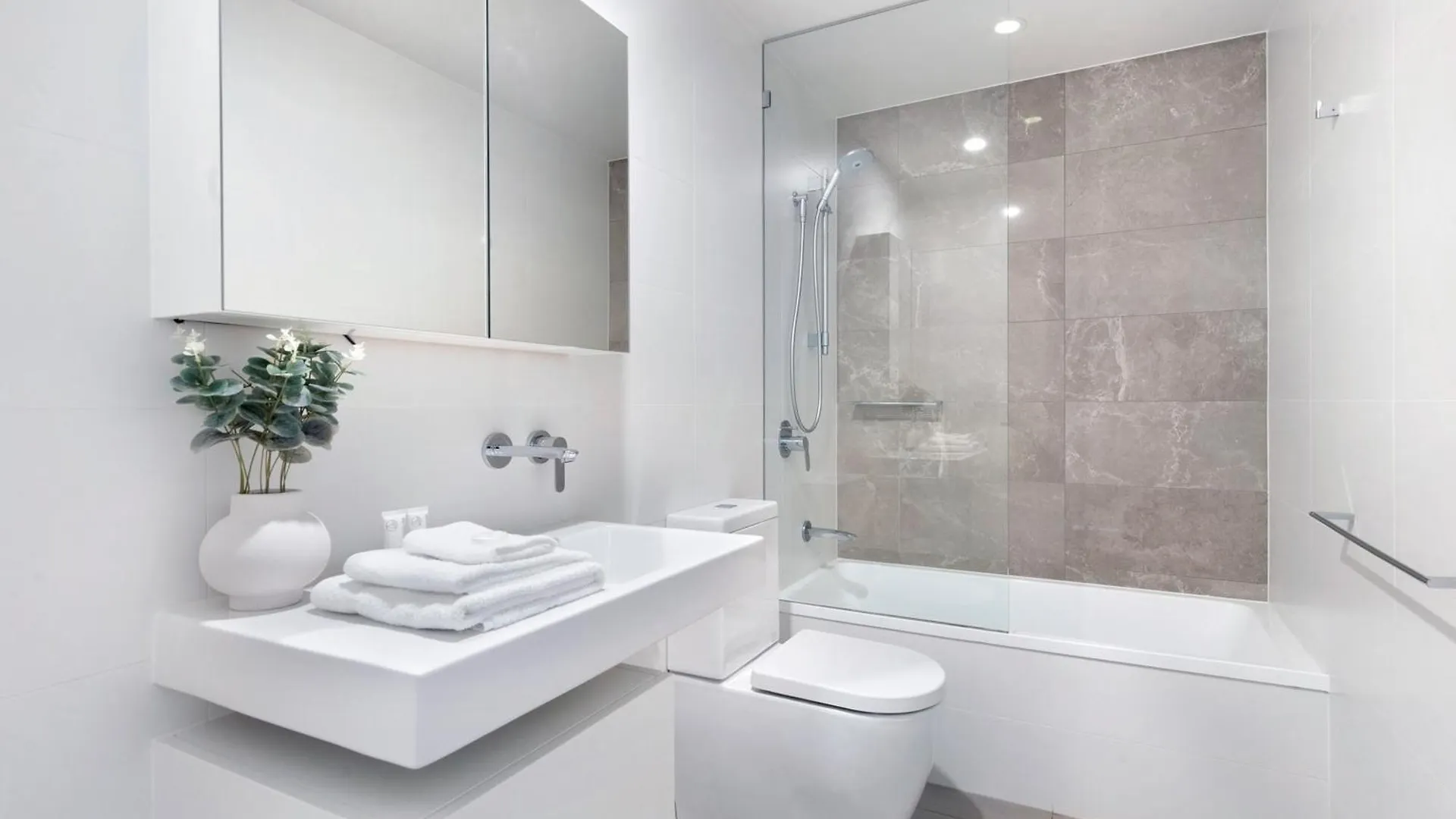 Apartment Ruby - Self Contained, Privately Managed *