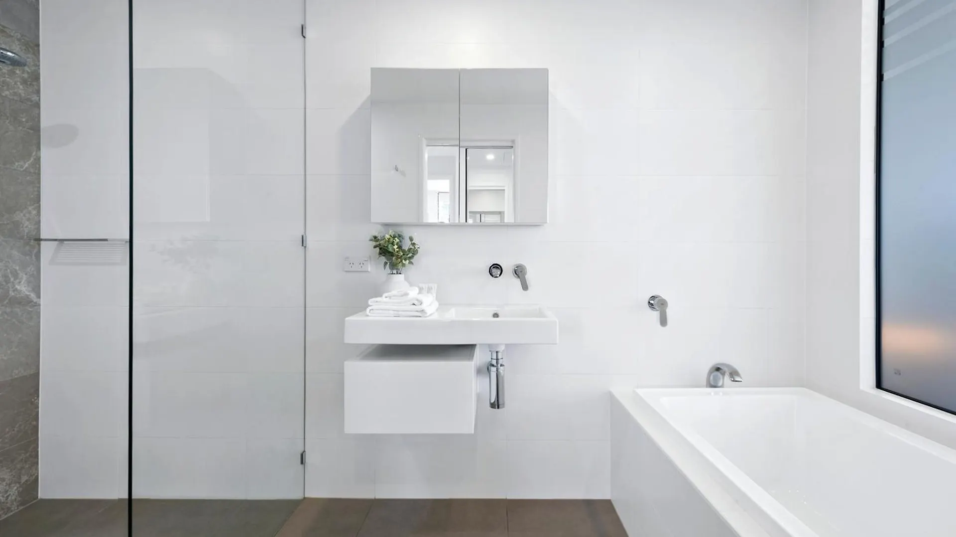 Ruby - Self Contained, Privately Managed Apartment