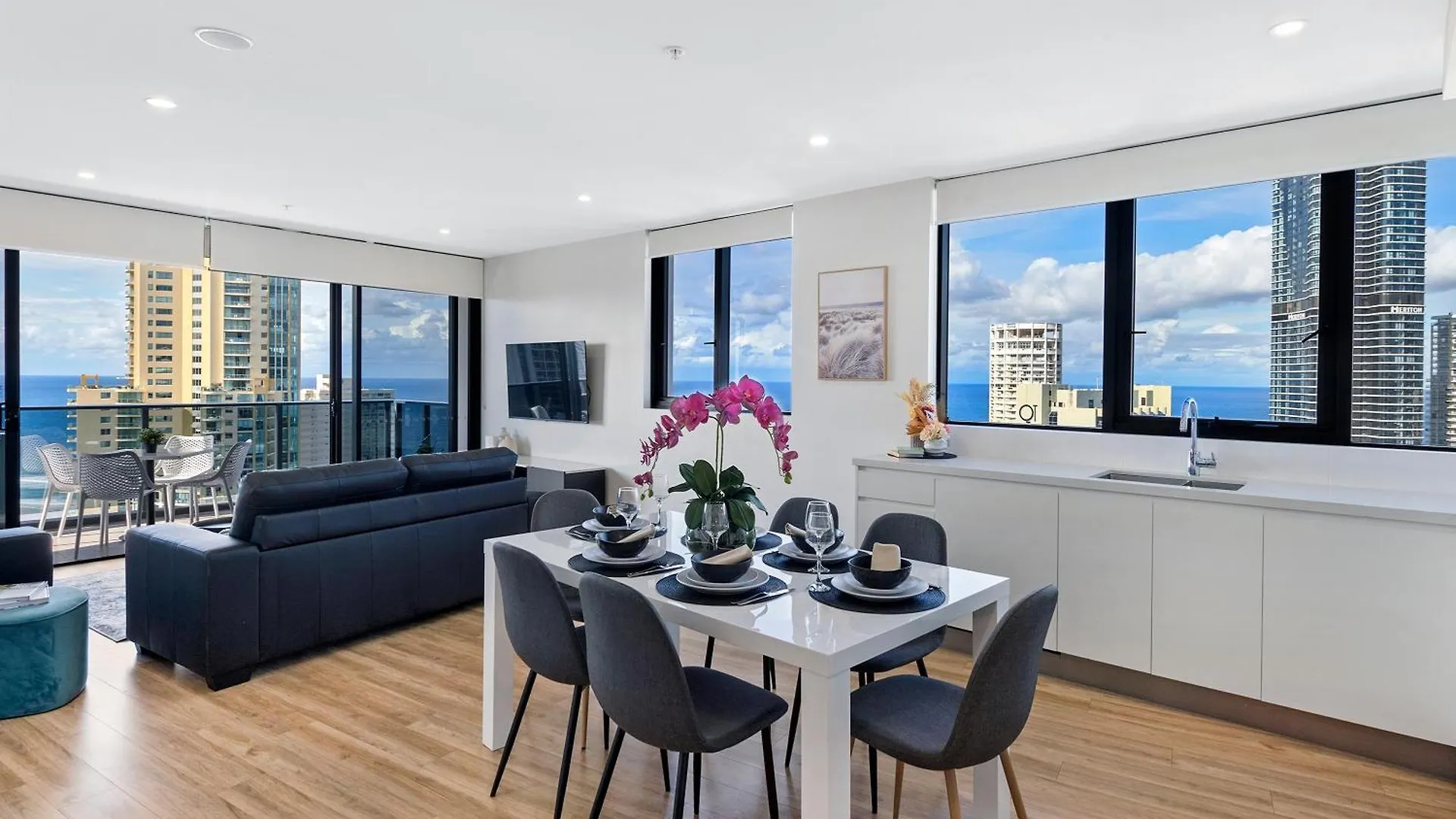 Ruby - Self Contained, Privately Managed * Gold Coast
