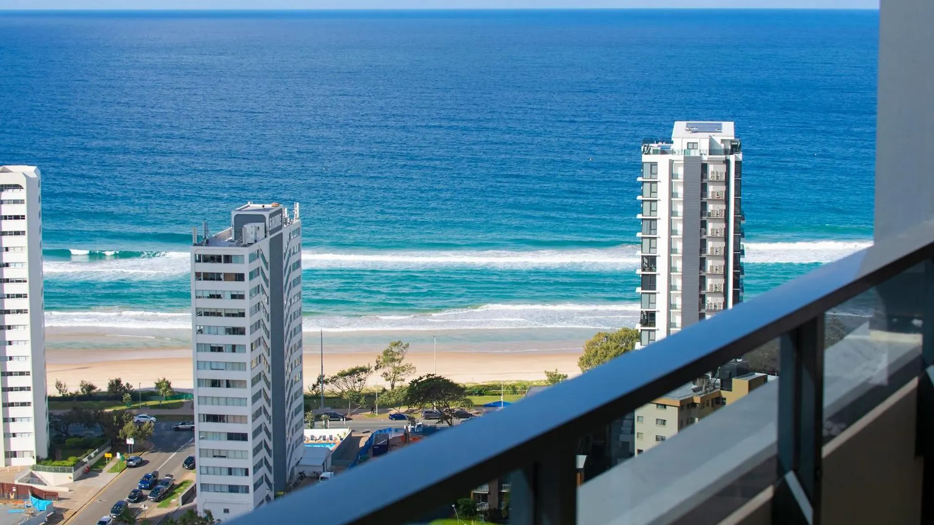 Ruby - Self Contained, Privately Managed Apartment *