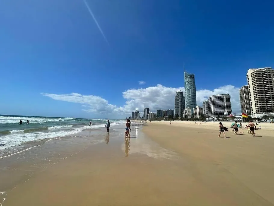 Amazing Waterfront, Surfers Paradise #81 *