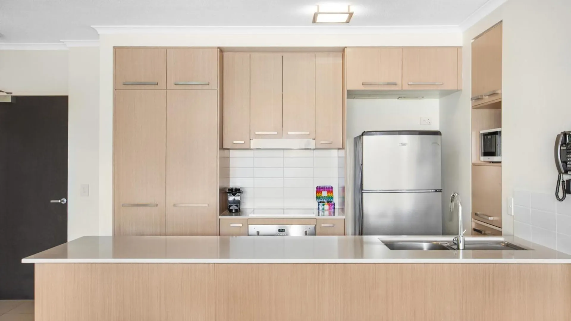 Lakeside Family Oasis With Pool, Gym And Balcony Gold Coast