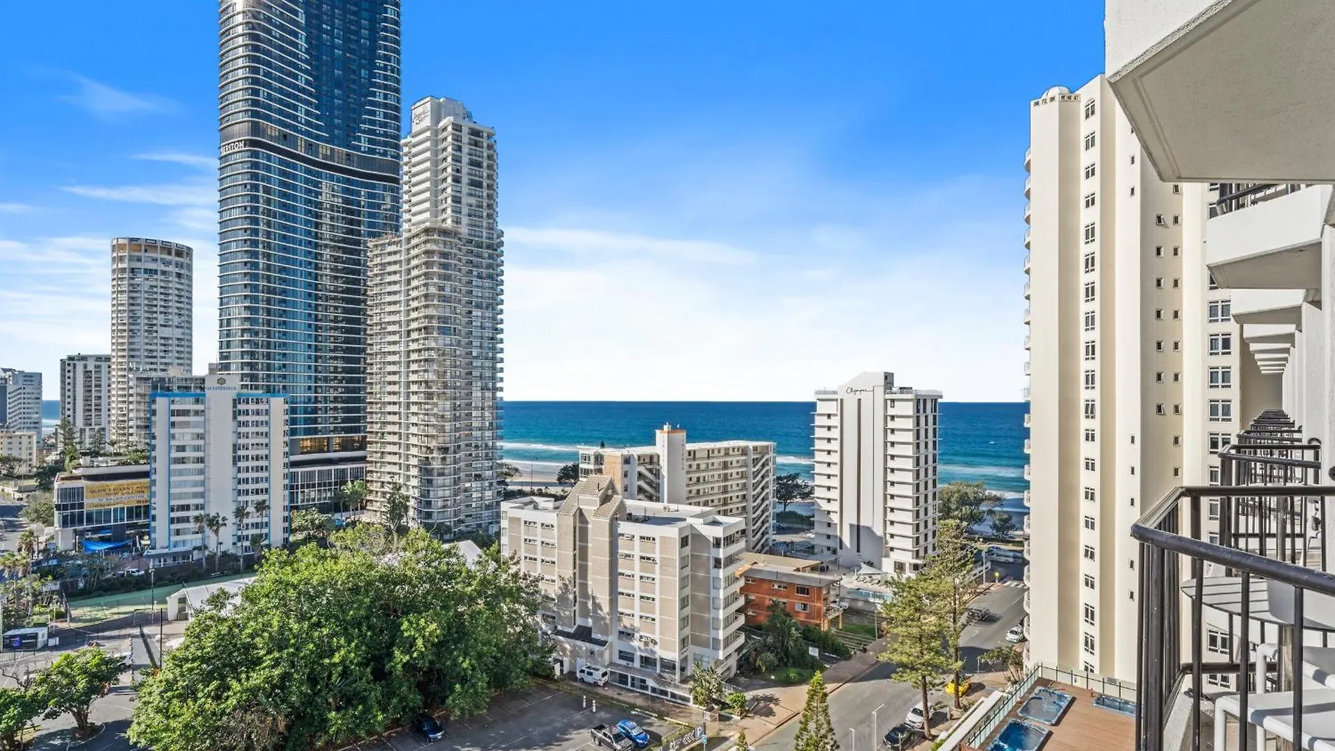 Modern Twin Units In Surfers Paradise - Q Apartment