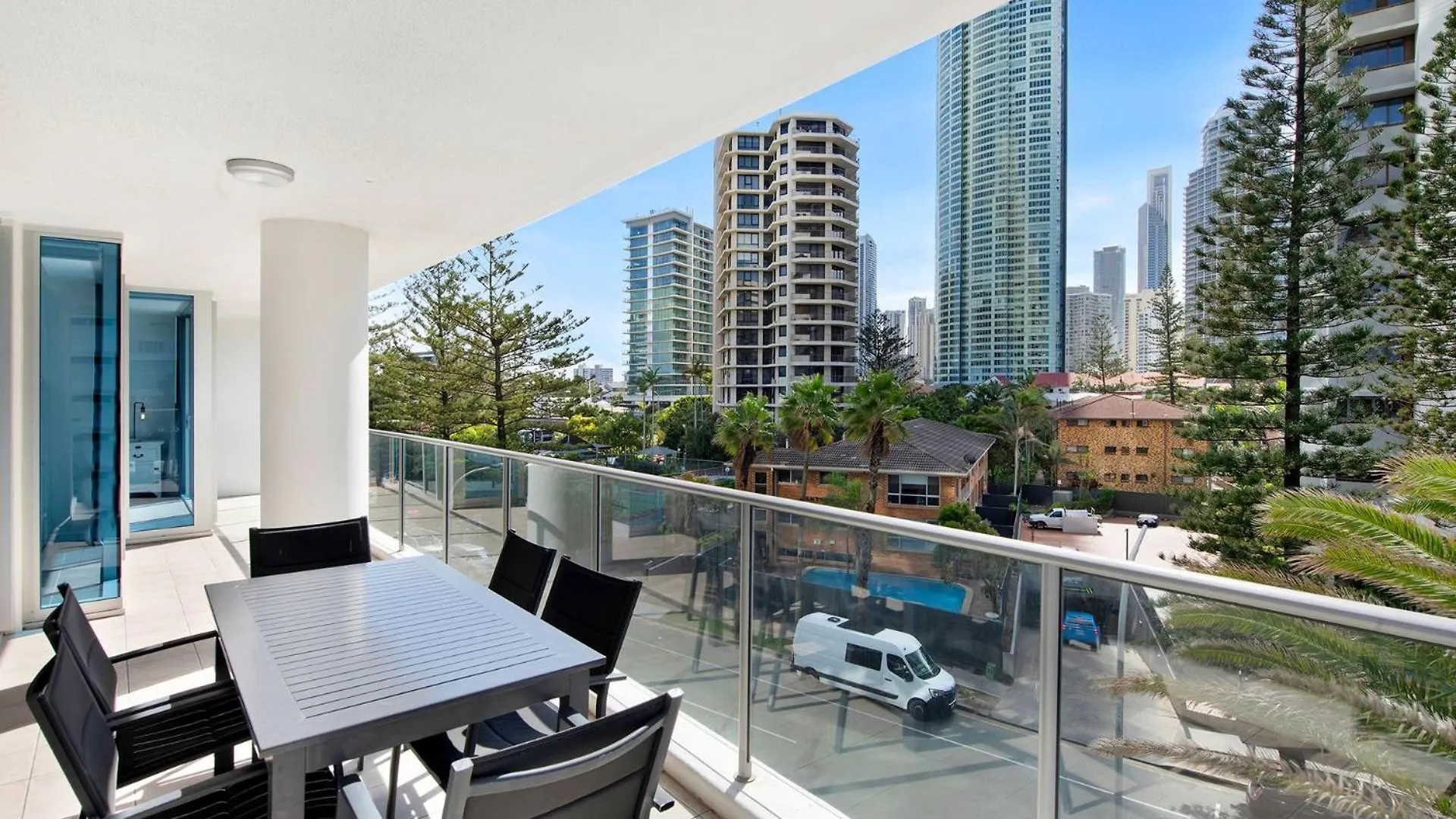 Artique 3 Bedroom Close To The - Coasthm Apartment Gold Coast