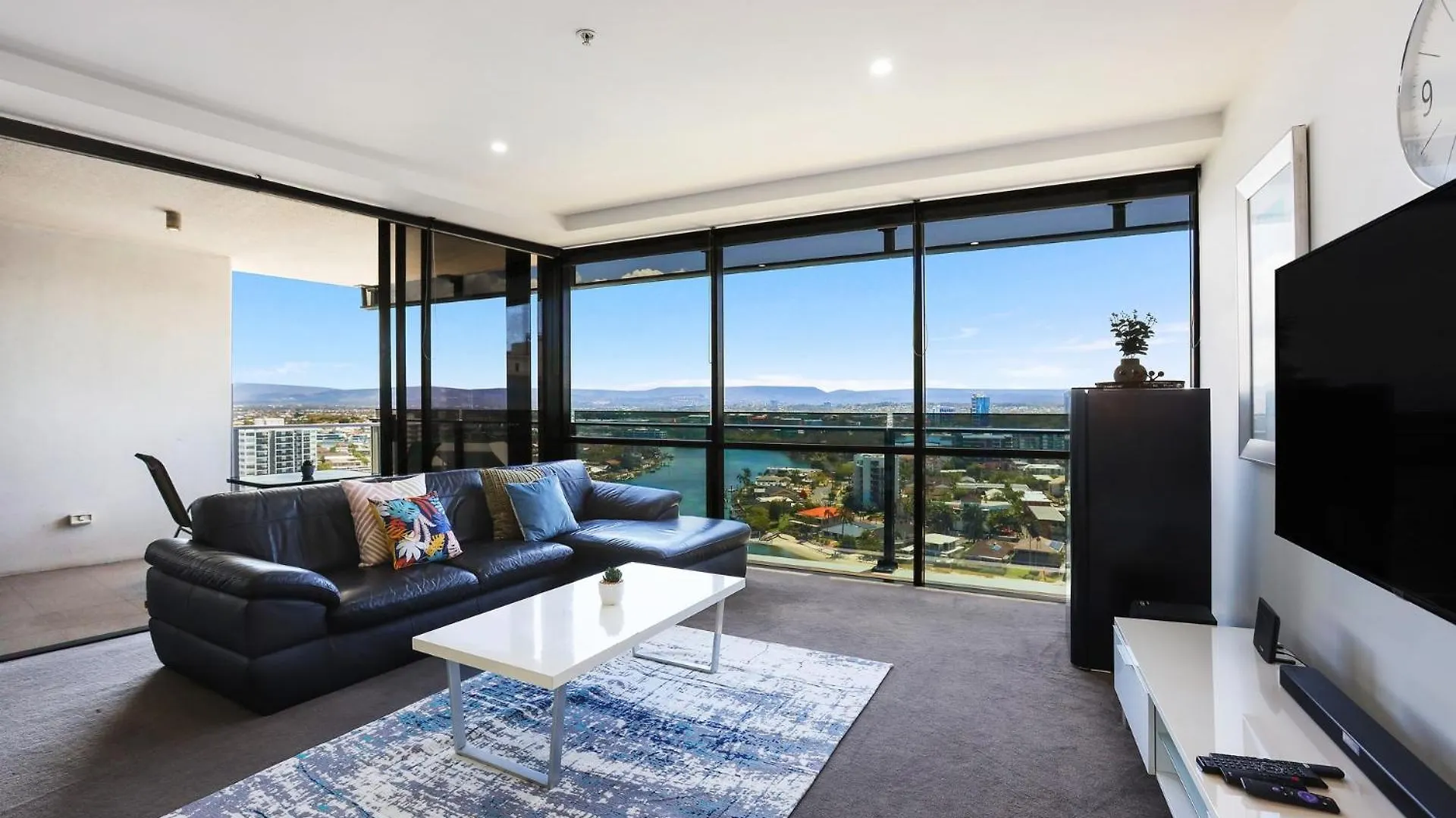 Circle On Cavill 2, 3, 4 & 5 Bedroom Skyhomes & Sub Penthouses By Holidays