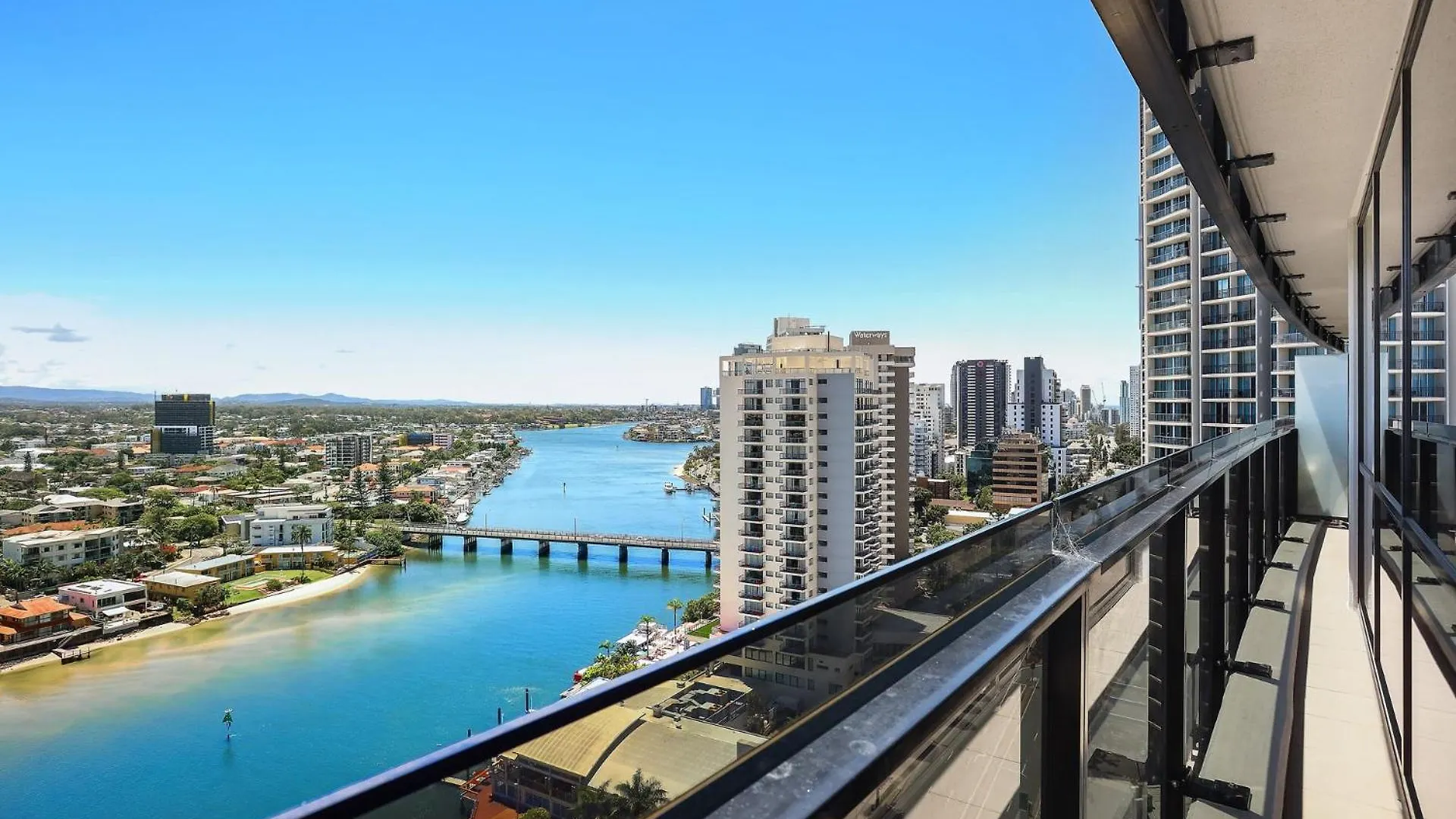 Circle On Cavill 2, 3, 4 & 5 Bedroom Skyhomes & Sub Penthouses By Holidays Apartment