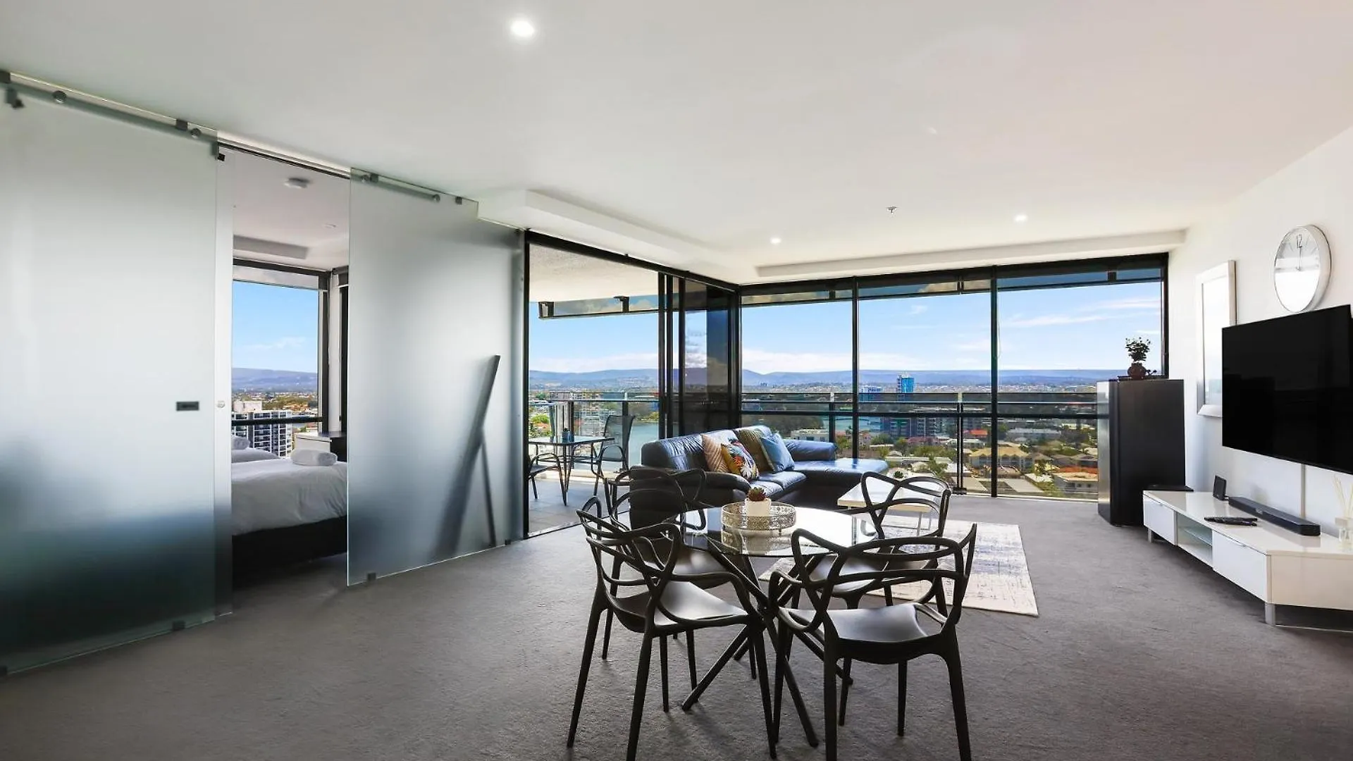 Circle On Cavill 2, 3, 4 & 5 Bedroom Skyhomes & Sub Penthouses By Holidays Apartment Gold Coast