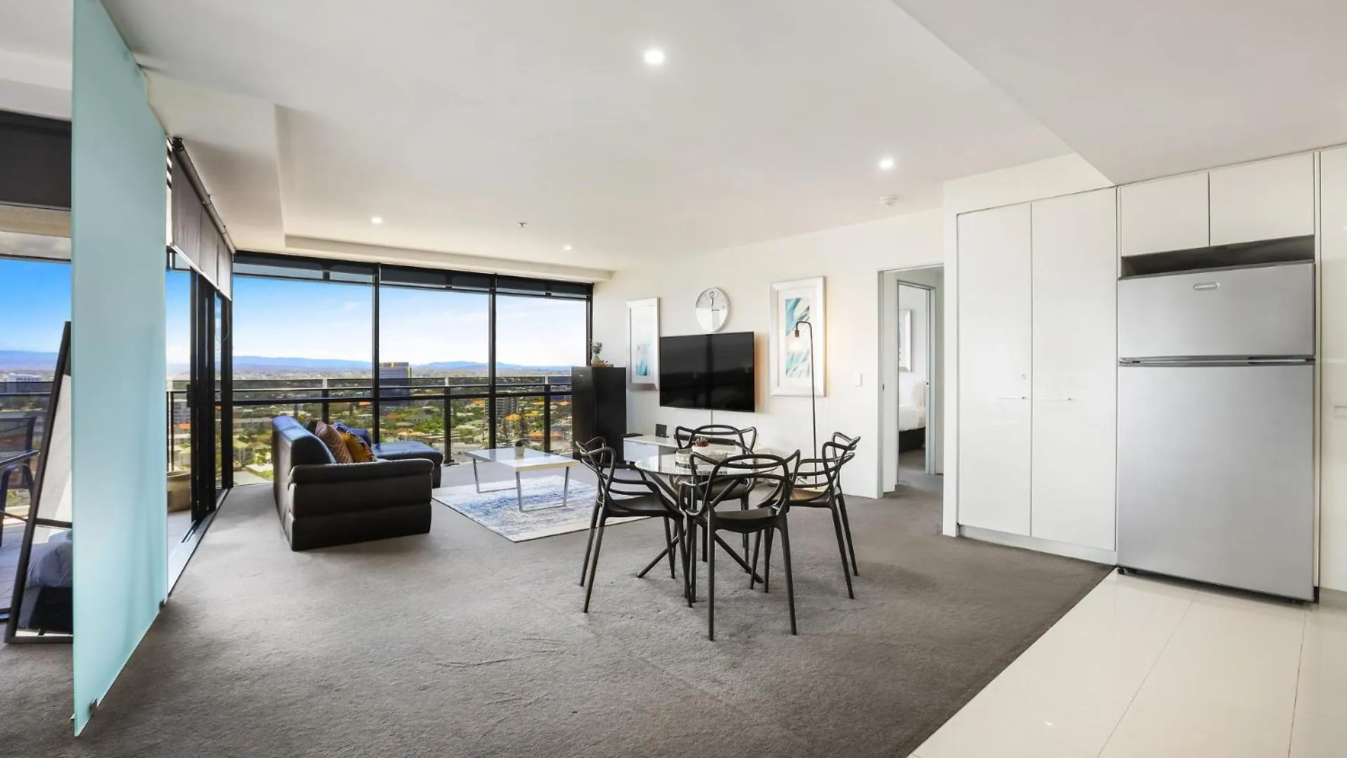 Apartment Circle On Cavill 2, 3, 4 & 5 Bedroom Skyhomes & Sub Penthouses By Holidays Gold Coast
