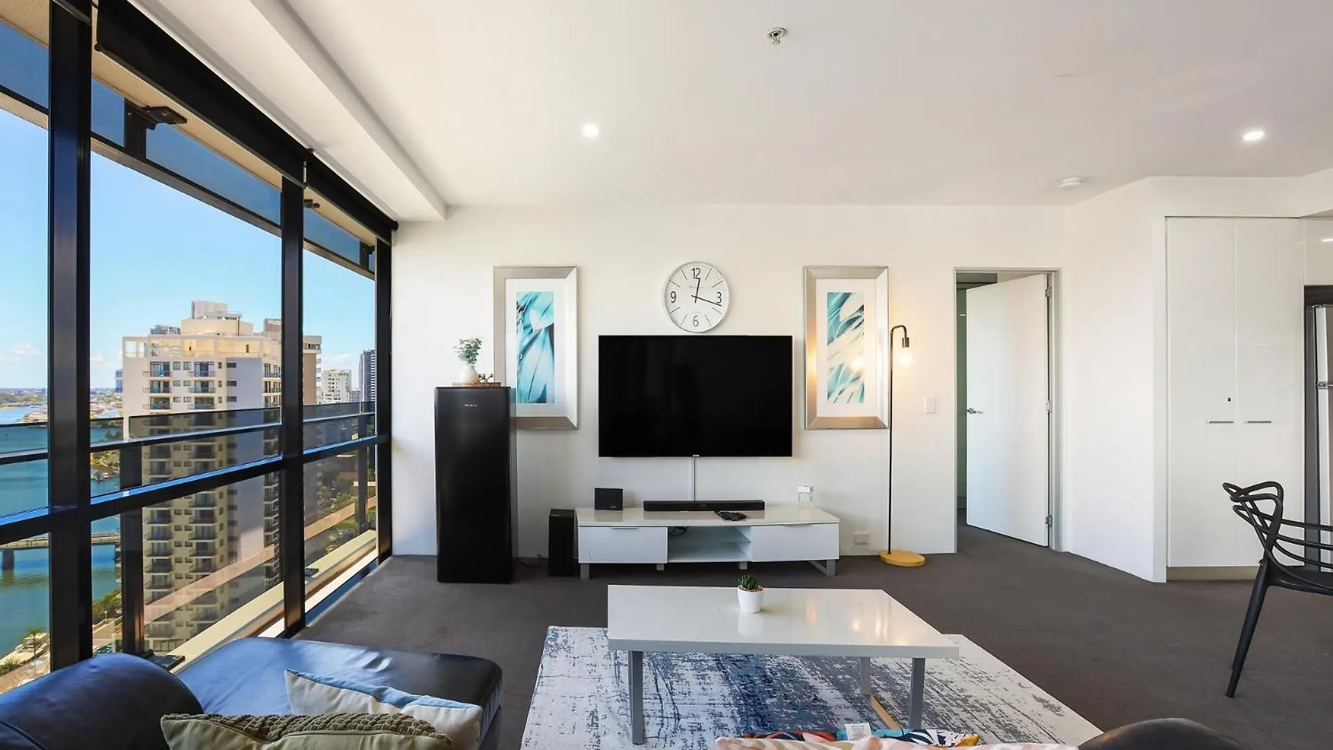 Circle On Cavill 2, 3, 4 & 5 Bedroom Skyhomes & Sub Penthouses By Holidays *