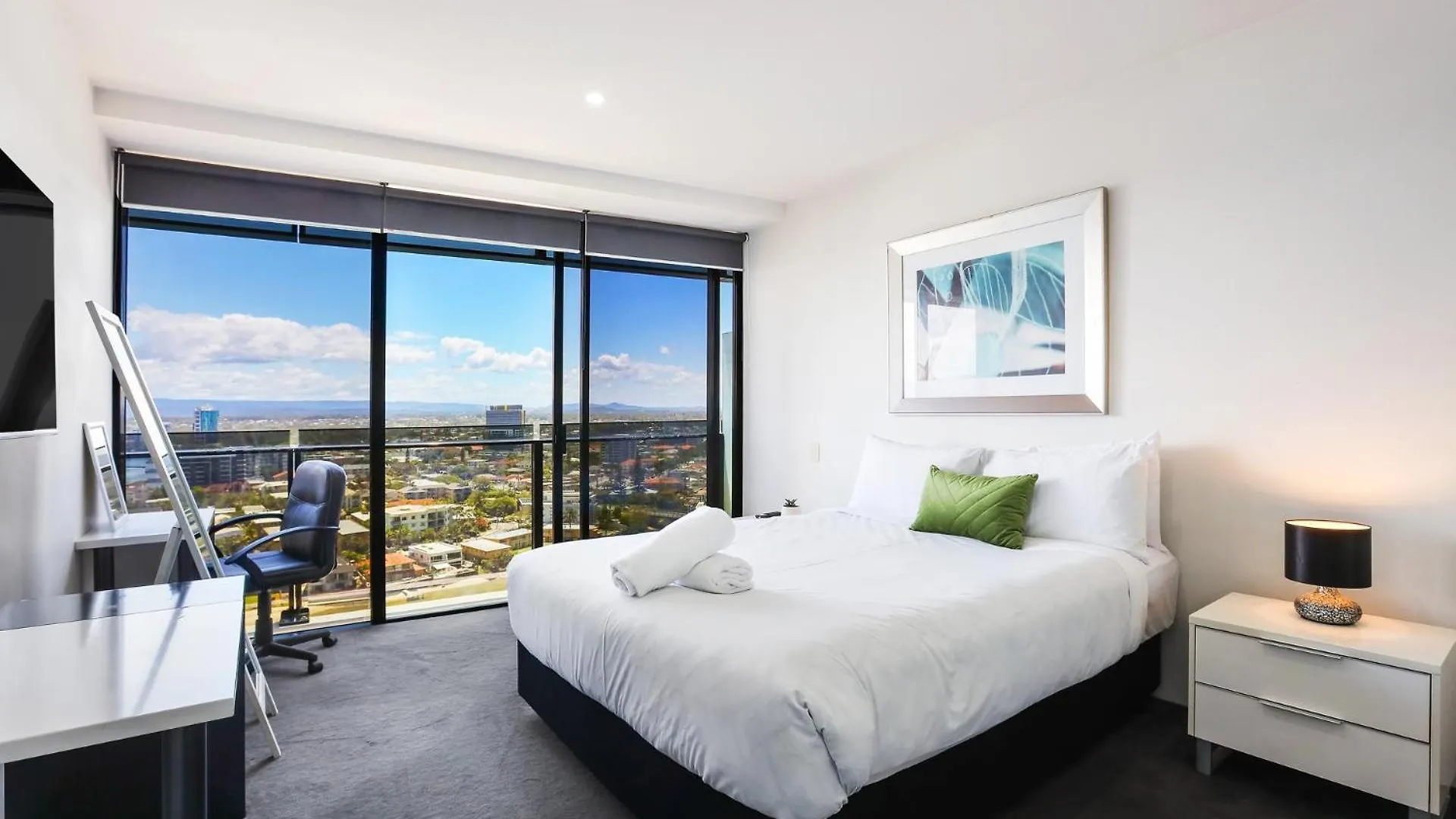Circle On Cavill 2, 3, 4 & 5 Bedroom Skyhomes & Sub Penthouses By Holidays Apartment