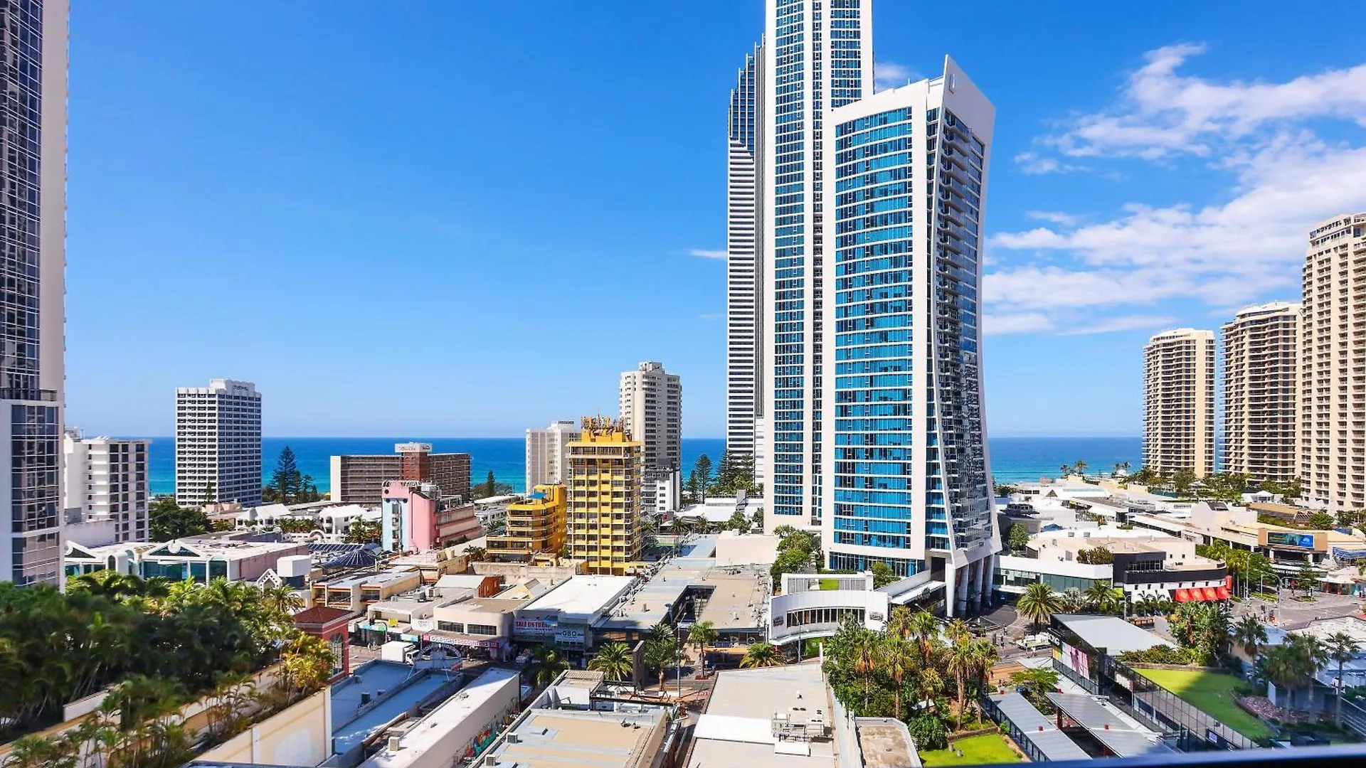 Apartment Circle On Cavill 2, 3, 4 & 5 Bedroom Skyhomes & Sub Penthouses By Holidays