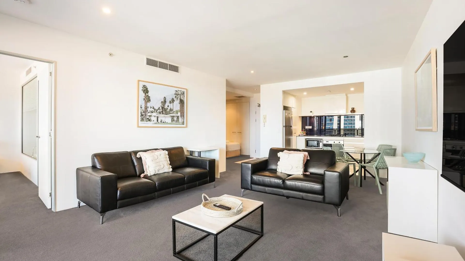 Circle On Cavill 2, 3, 4 & 5 Bedroom Skyhomes & Sub Penthouses By Holidays *