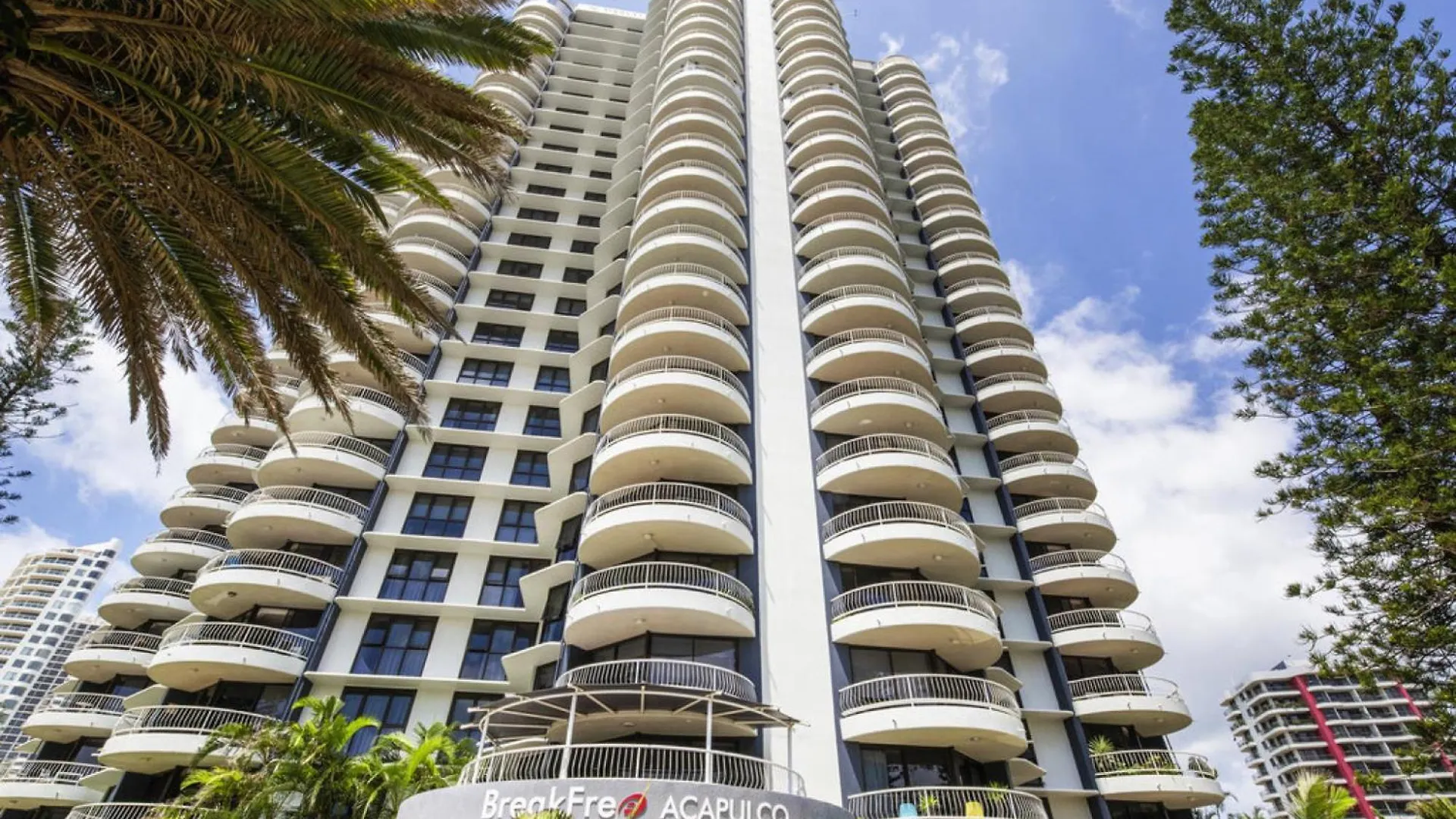 Spacious Beachfront 2-bed With Stunning Oceanview Gold Coast