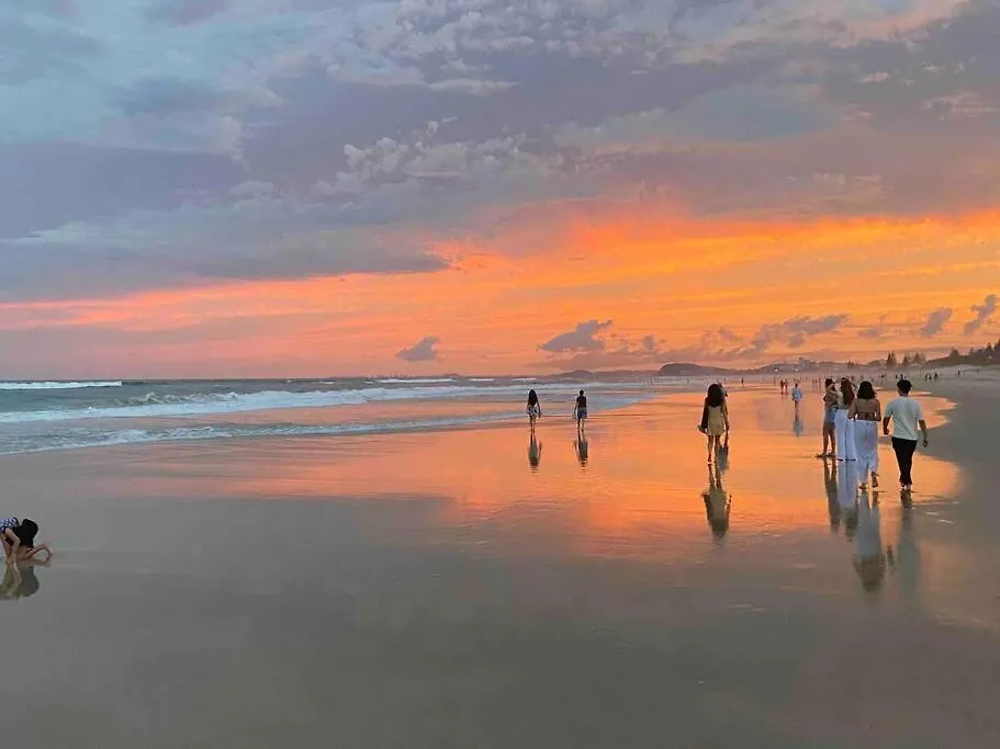 Family In Surfers Paradise Apartment *