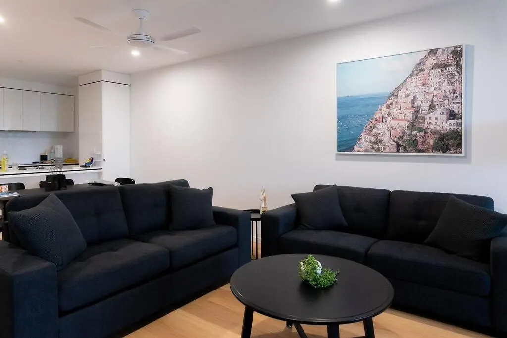 Apartment Family In Surfers Paradise