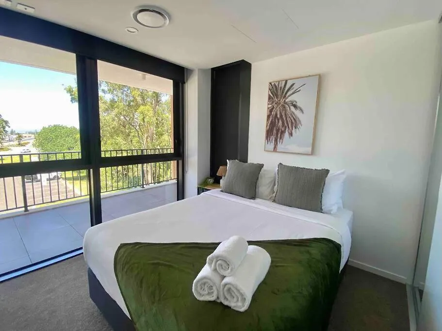 Apartment Family In Surfers Paradise