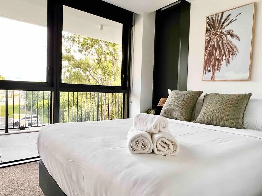 Family In Surfers Paradise Apartment *