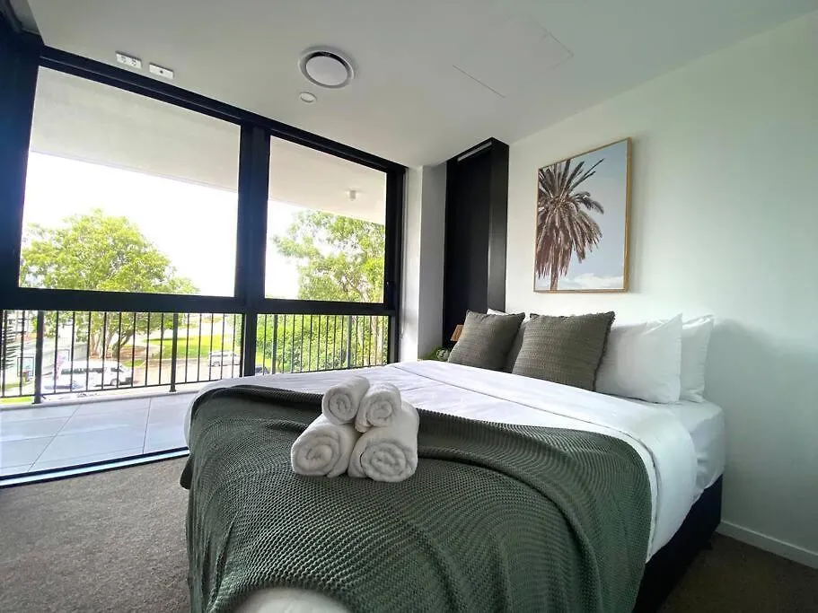 Family In Surfers Paradise * Gold Coast