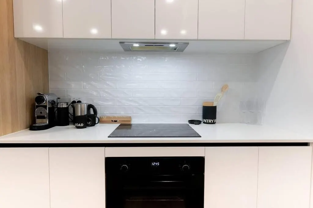 Family In Surfers Paradise Apartment *