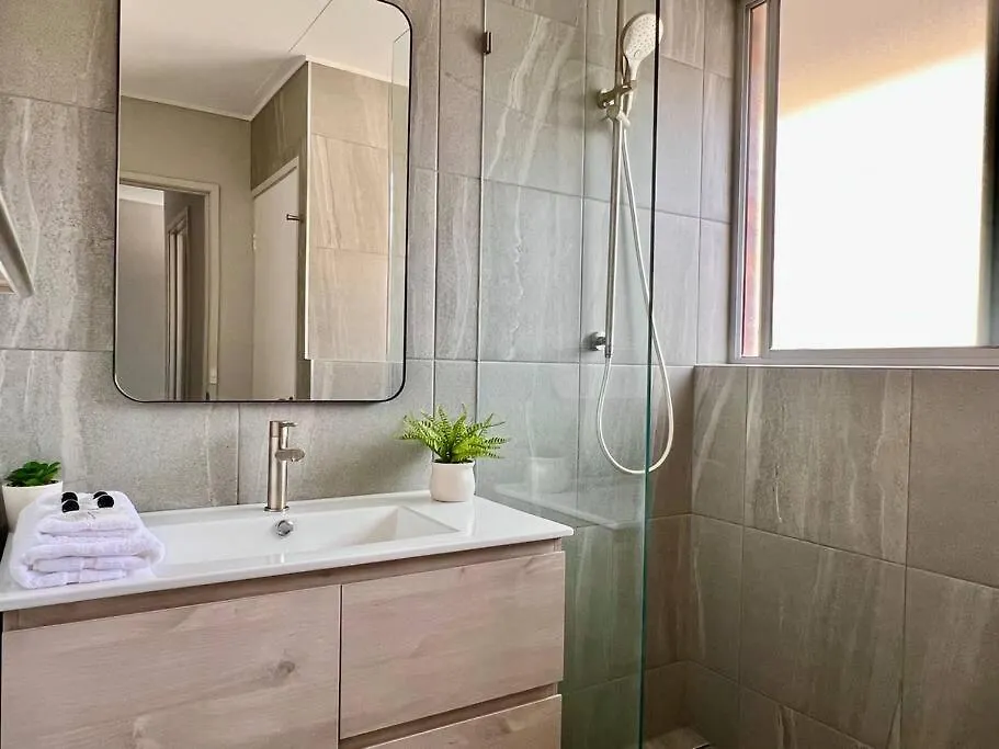 Burleigh Retreat Near Beach, Free Wi-fi Apartment *