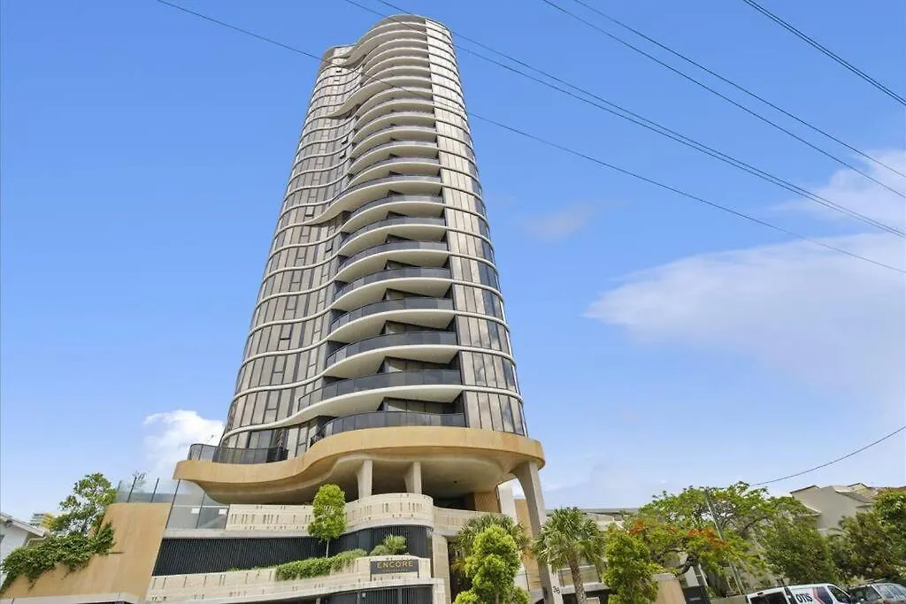 Broadbeach Elegant With Views! アパート *