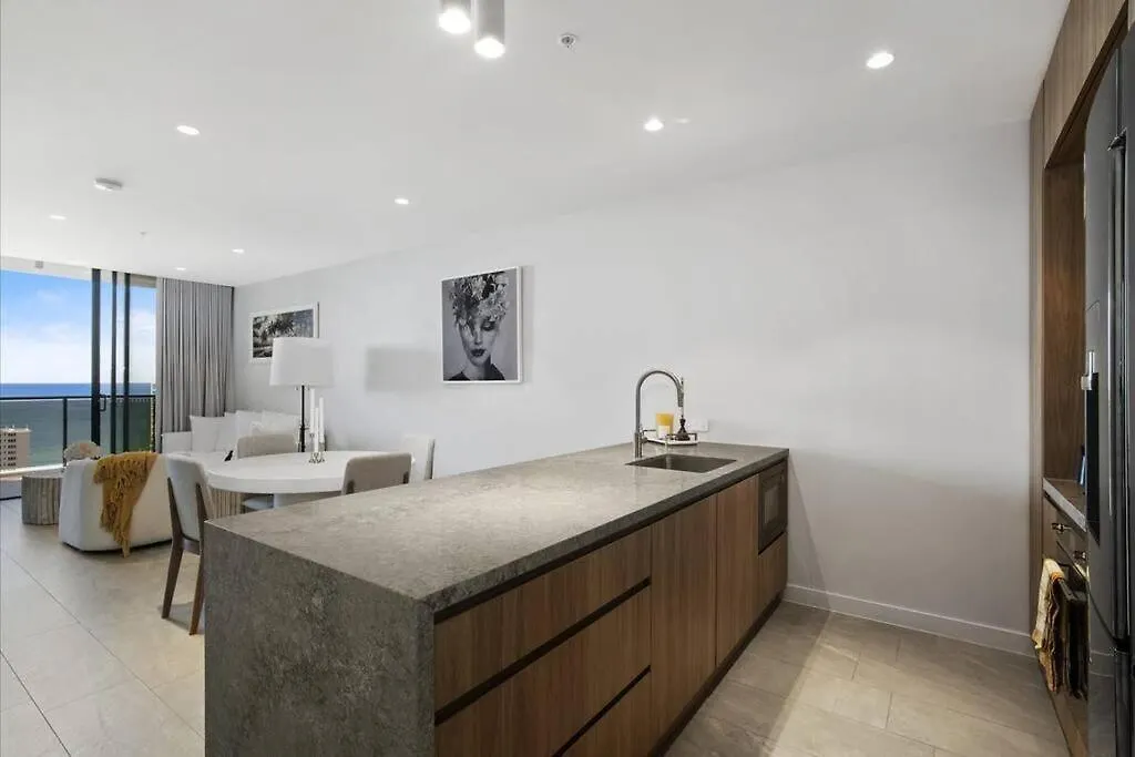 Broadbeach Elegant With Views! アパート ゴールドコースト