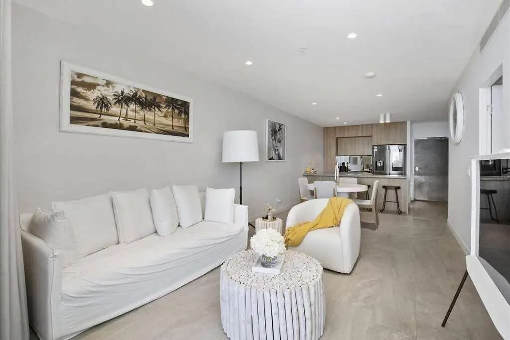 Broadbeach Elegant With Views! ゴールドコースト