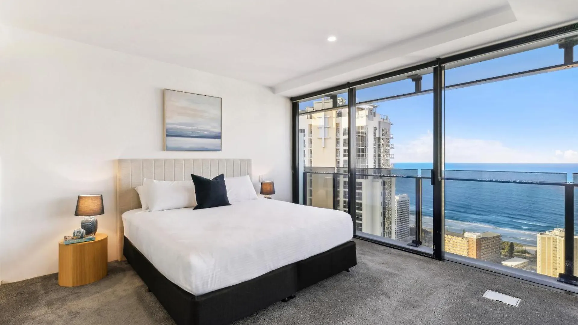 Apartment Circle On Cavill Luxe 2-bed With Views & Pool Gold Coast